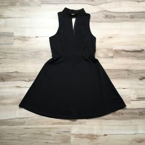 Soprano black sleeveless dress